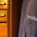 & Speakeasy * Ρενς