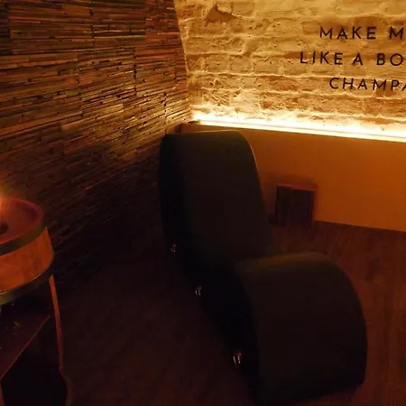 & Speakeasy *