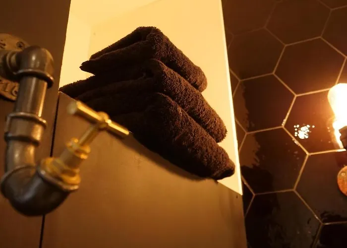 & Speakeasy 아파트 *